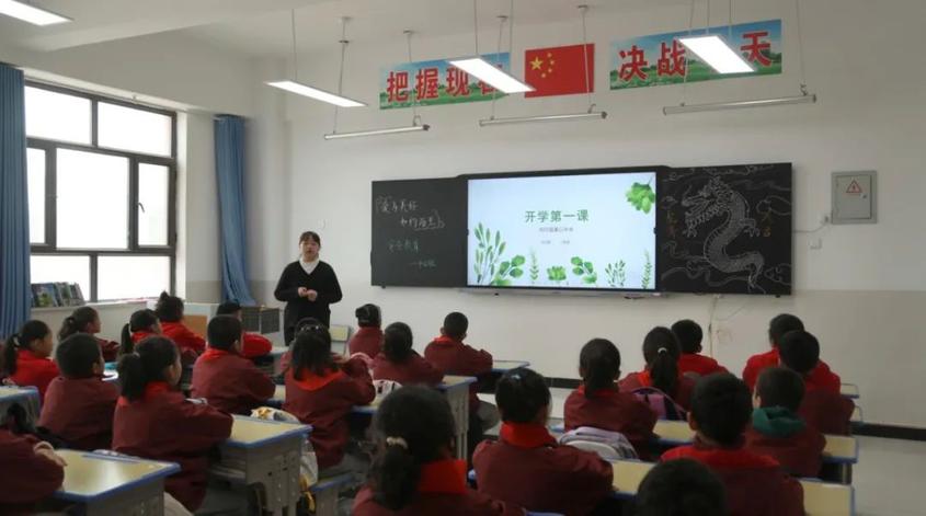 柯坪县各学校学生迎来不同新学年打开方式