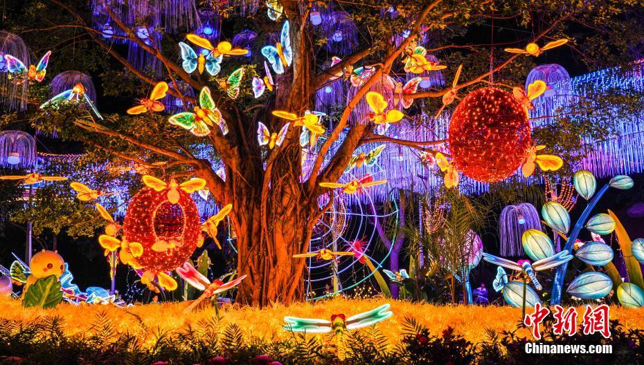 南宁青秀山华灯初上 打造"奇幻丛林"