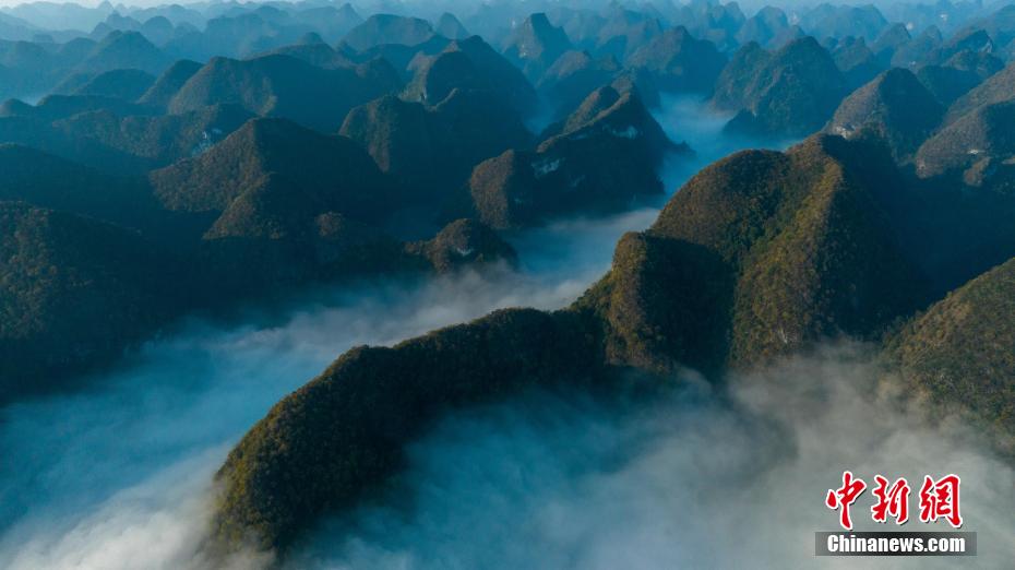 广西环江喀斯特峰丛云海如仙境