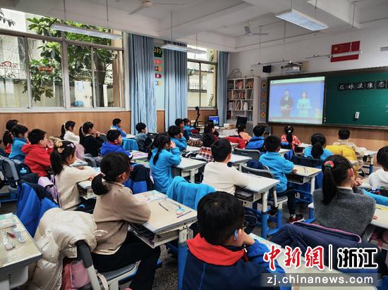 浙江杭州一小学多措并举促安全教育驻童心