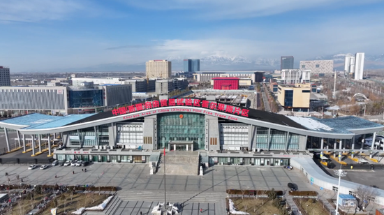 中哈霍尔果斯国际边境合作中心边境购物游红红火火