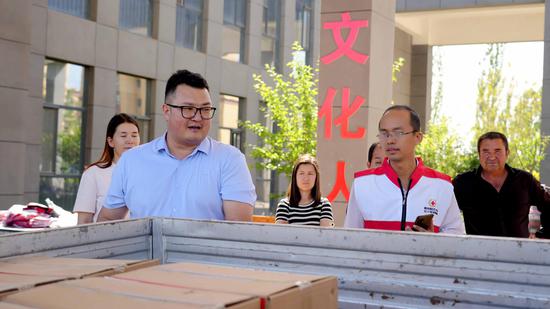 温宿县红十字举行爱心物资发放仪式