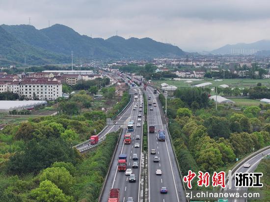 粽香传情迎端午 浙江多地用爱守护民众美好出行