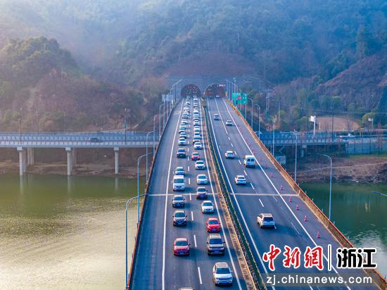 民众出行意愿强烈,今年端午假期我们中心所辖沪杭甬高速杭州段,杭徽