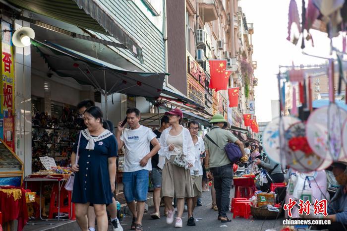 广西东兴暑期旅游热 边关特色吸客