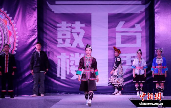 广西三江：非遗“潮”T台 侗韵焕新彩