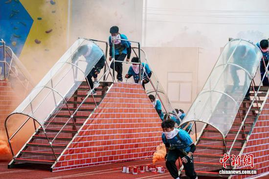 11月11日，消防逃生技能大比武现场。 贵州省消防救援总队 供图