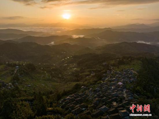 航拍贵州省从江县丙妹镇岜沙苗寨。吴德军 摄