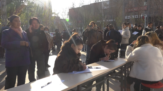 高昌区“四方助农”农业行业（乡村振兴）专场招聘会现场。亚力坤·克依木 摄