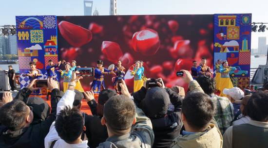 11月14日，“丝路同心 疆海融情”2025沪疆文化交流周活动在上海拉开帷幕。克拉玛依融媒特派记者 胡雪婷 摄