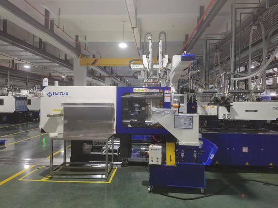 设备不停运转。胡倩 摄