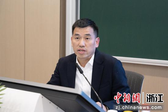 图为常山县委书记王永明进行分享。吴君毅 摄