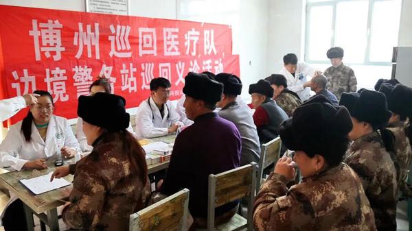 义诊活动现场。格日乐图 摄 义诊活动现场。格日乐图 摄