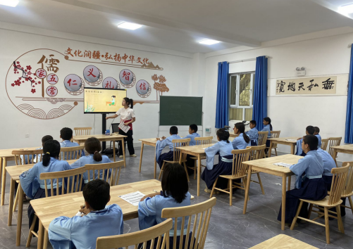 工作队联合柯坪县团委开展“墨韵诗香 共度生辰”青少年中华文化体验活动。