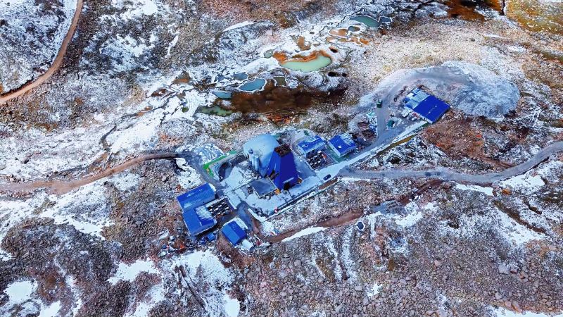 攻坚克难创佳绩：莫逊山隧道448米高海拔竖井精准贯通