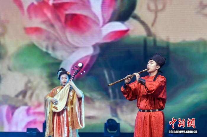 “强国朗读者·水磨悦读”诗词大会在乌鲁木齐举办