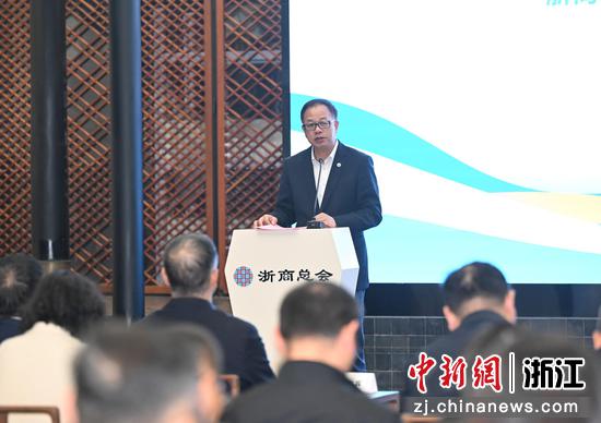 　　
图为：浙江省工商联党组成员、秘书长，浙商总会党委书记、副会长、秘书长宋立致辞。中新社记者 王刚 摄