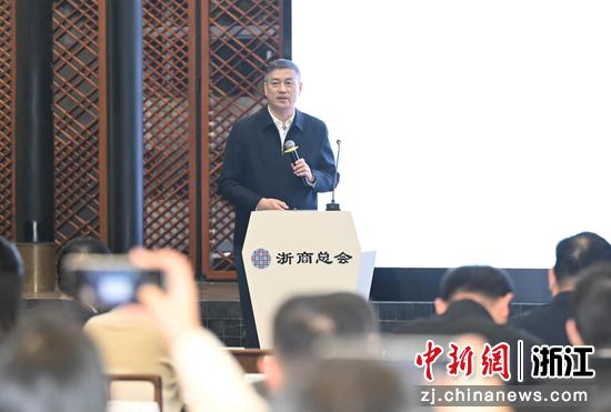 图为：中国环境新闻工作者协会主席刘友宾作主题演讲。中新社记者 王刚 摄