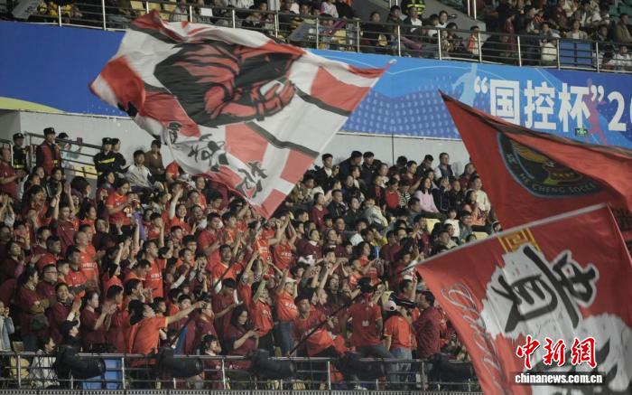 广西“县超”揭幕 28支“草根”足球队竞逐