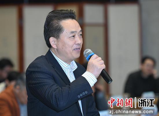 图为：与会嘉宾现场提问互动。中新社记者 王刚 摄