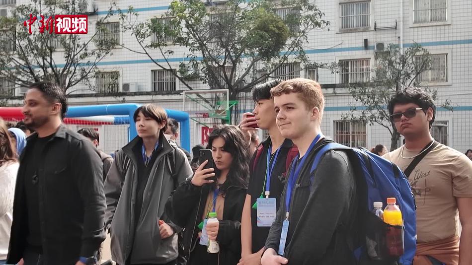 美国青年赴广西南宁交流：传承飞虎队精神 体验中国文化