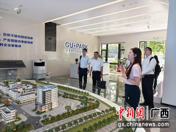 营销团队日常走访产业园区 。工行广西分行 供图