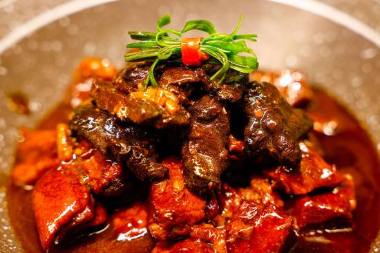 雅谷风林 |&nbsp;黄精烧牛腩