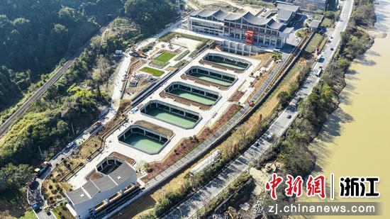 图为：瓯江畔的取水枢纽。（无人机照片）中新社发 中铁十局 供图