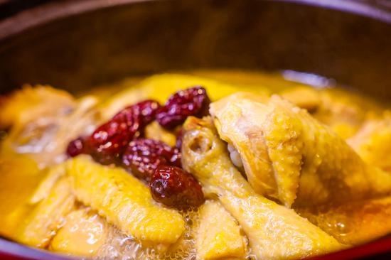 雅谷风林 |&nbsp;枣香黄精鸡