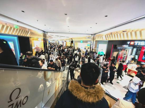 滨江万象城客流涌动