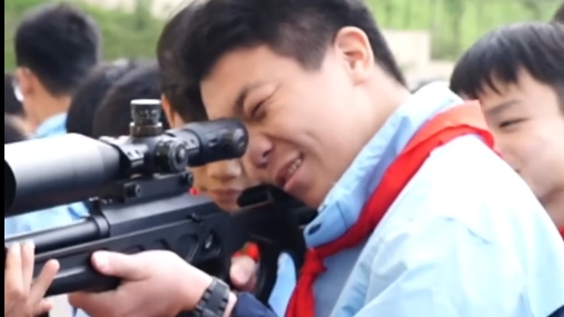 驻地师生进军营 国防教育零距离