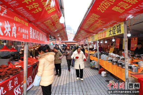 2026剑河消费品联展促销暨迎新春年货节活动现场。钟成炫 摄