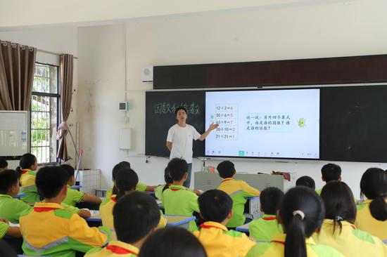 智慧“班班通”点亮乡村课堂