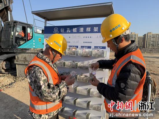 图为：首桩开钻施工现场。中新社发 中铁四局 供图