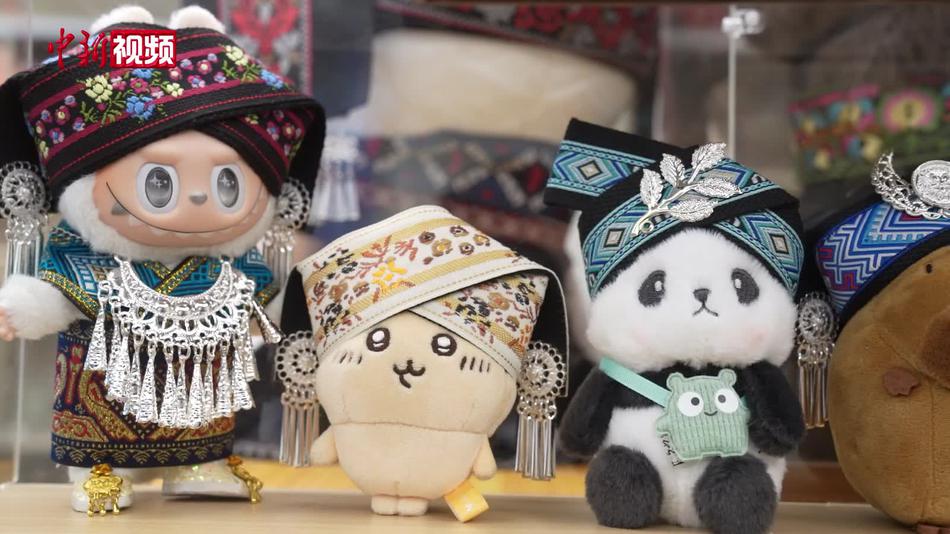 年轻人给“拉布布”穿上壮族“高定” “娃衣”年销数千件