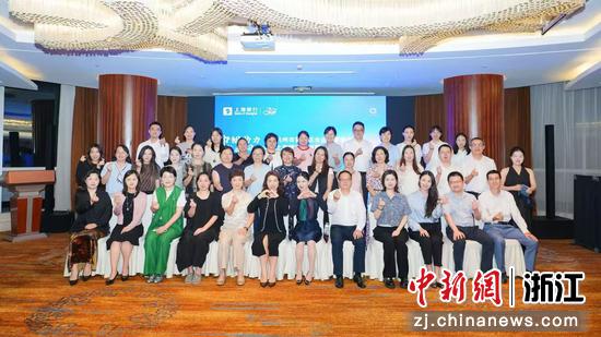 “富阳区女企业家协会与上海银行杭州富阳支行战略合作签约”暨“巾帼助力贷”专项服务推广活动。&nbsp;上海银行杭州富阳支行&nbsp;供图