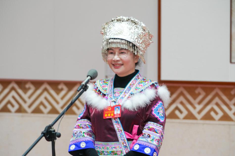 罗梦仙代表：不仅要让乡亲们“富口袋”，更要“富脑袋”