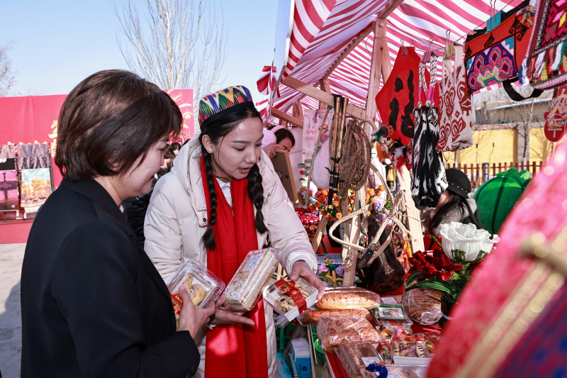 大河沿子镇特产展区。