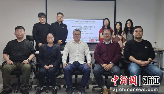 日前，“多模态协同的认知障碍早期评估与闭环无创调控技术”项目研发团队成员合影。宁大一院&nbsp;供图