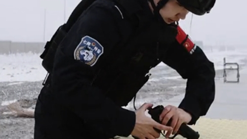 又美又飒！看女警零下16℃户外实弹射击训练
