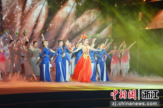 嘉善县“我们的村晚”演出现场。主办方供图