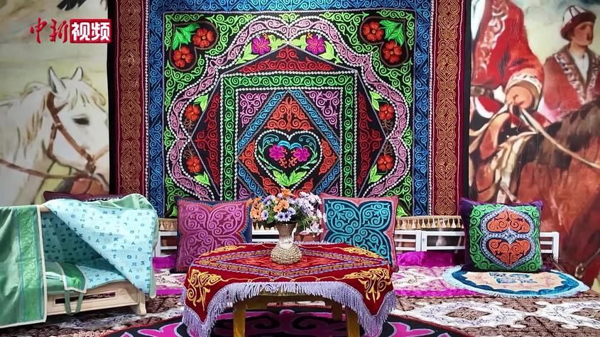 新疆年货大集点燃烟火气 “非遗”民俗迎新春