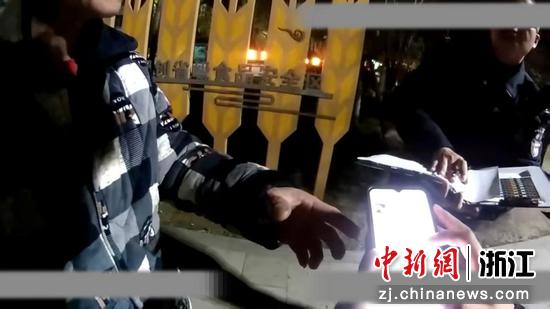 民警上门阻断拦截转账。善琏公安供图