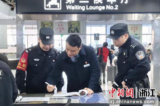 巡查现场。&nbsp;范凡&nbsp;供图