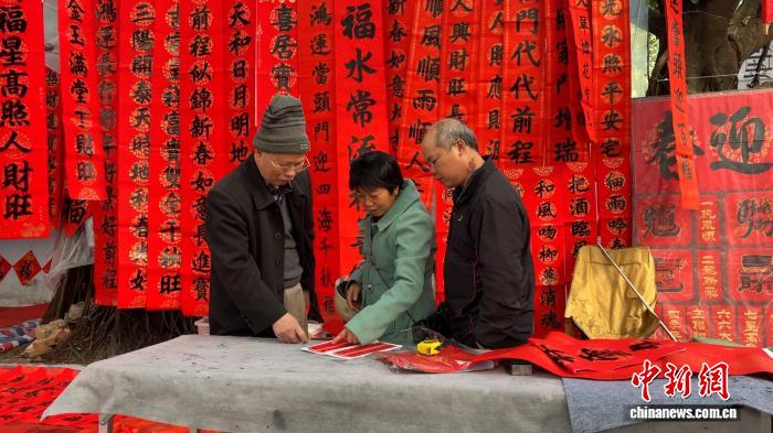 红纸浓墨写新春 手作年味成新年俗潮流