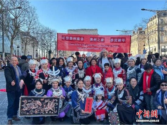 2025年2月2日，三都水族自治县人民政府、贵州省水家学会组建了水族文化展示组，在法国巴黎参加“2025欢乐春节中国非遗文化工坊”活动。潘瑶 供图