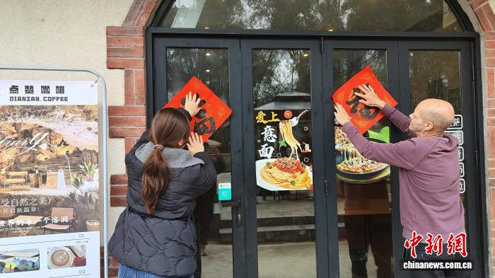 （新春见闻）广西阳朔：南非美食飘香“中国年”