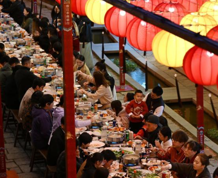 一炉鲜味围山海 侨乡泉州暖“年兜”