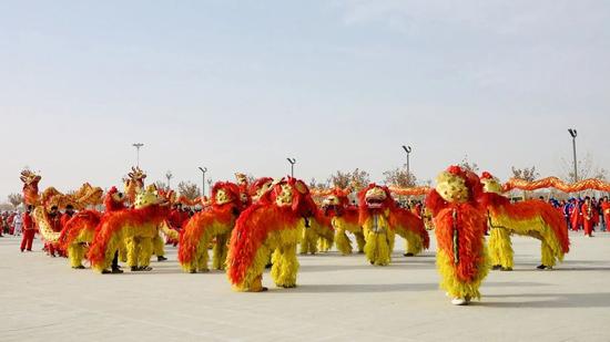 社火舞狮队。