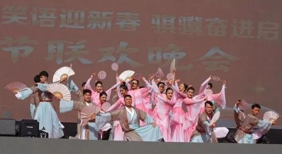 演员以舒展有力的舞姿展现和田人意气风发的精神风貌。古哈尔尼沙·依明 摄